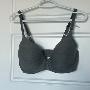 BNWT Aerie tshirt bra in size 34DDD
